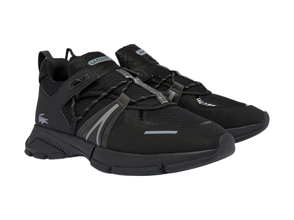 Tenis deportivos Lacoste color negro con suela gruesa y detalles sintéticos en gris.