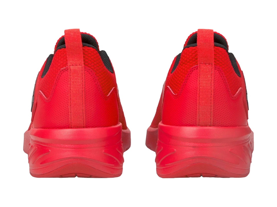 Tenis deportivos PUMA color rojo intenso con suela a juego y detalles en negro.