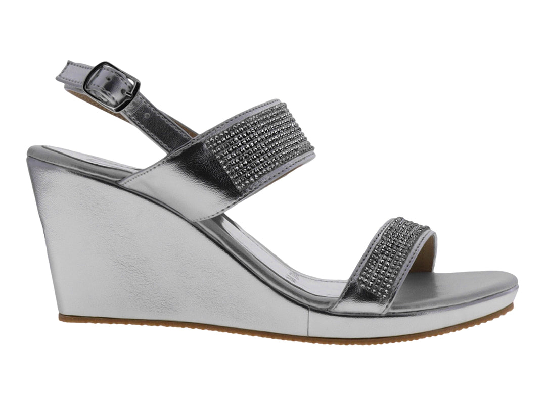 Sandalia de plataforma color plata metálico con detalles de pedrería brillante y correa al tobillo para mujer.
