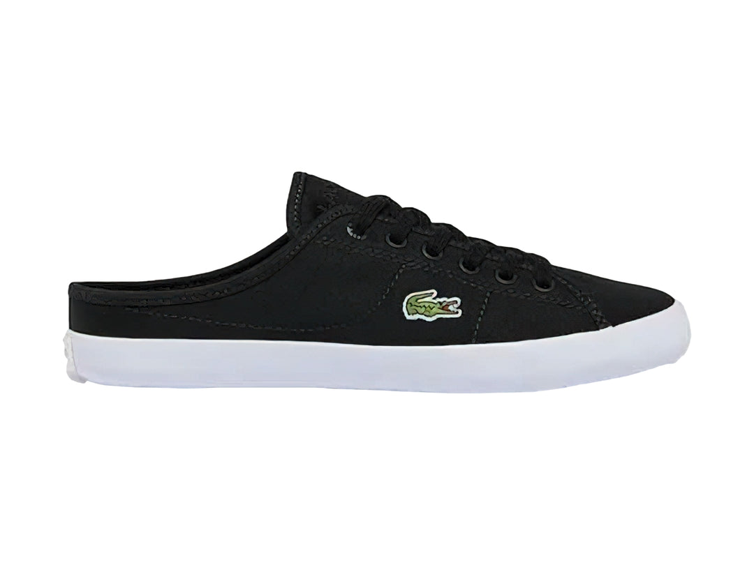 Zapato mule Lacoste negro con suela blanca y logo lateral.