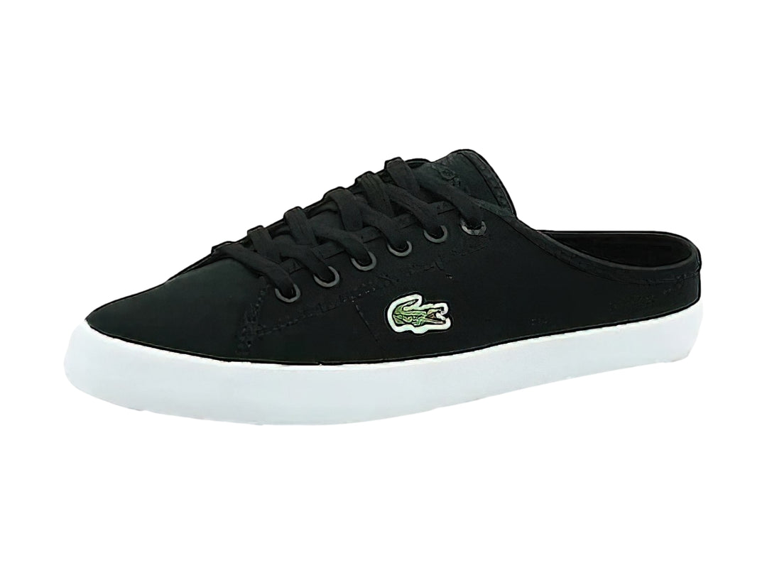 Zapato mule Lacoste negro con suela blanca y logo lateral.