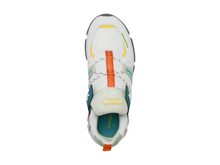 Tenis deportivos Lacoste blancos con detalles en azul turquesa y naranja sobre suela gris.