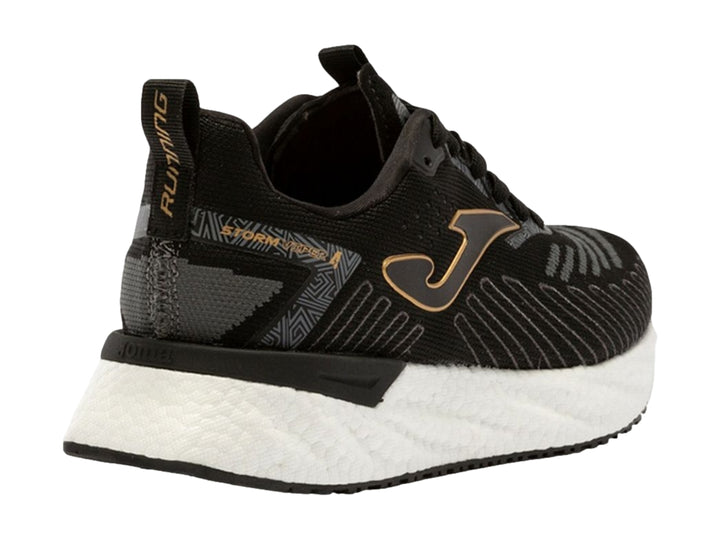 Tenis deportivos Joma color negro con detalles dorados y suela blanca.