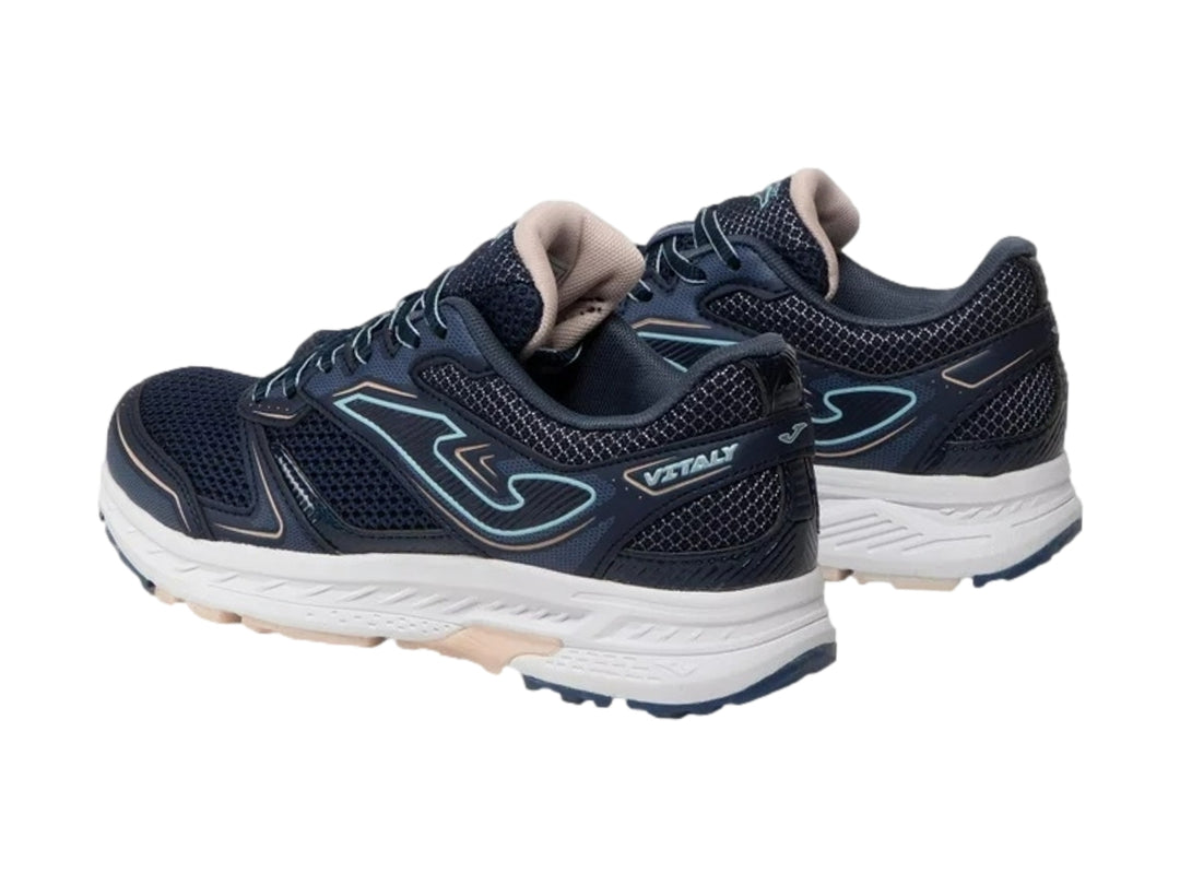 Tenis deportivos Joma color azul marino con detalles en rosa y suela blanca.