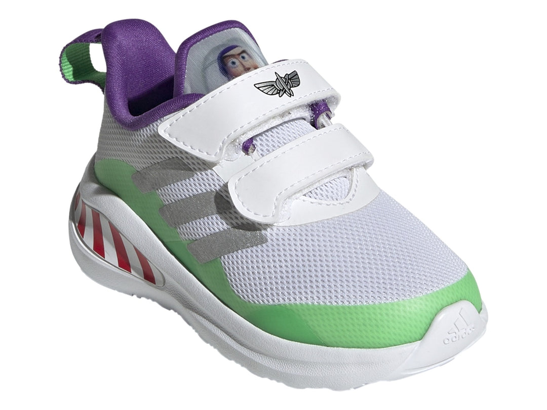Tenis Adidas blancos con detalles en verde, morado y rayas rojas en la suela.