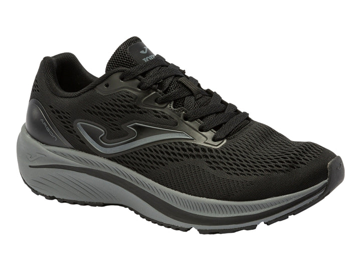 Tenis deportivos Joma color negro con suela gris y malla transpirable.