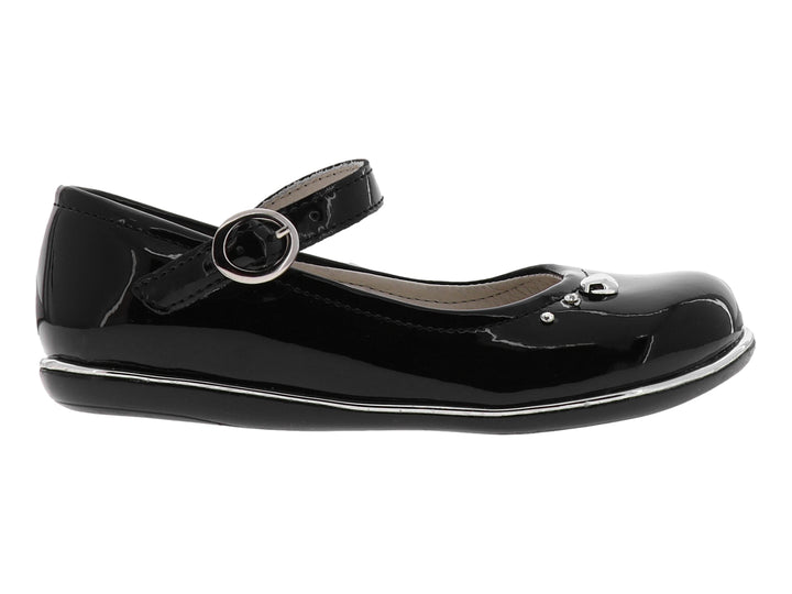 Zapato plano negro de charol para niña con correa y hebilla plateada.