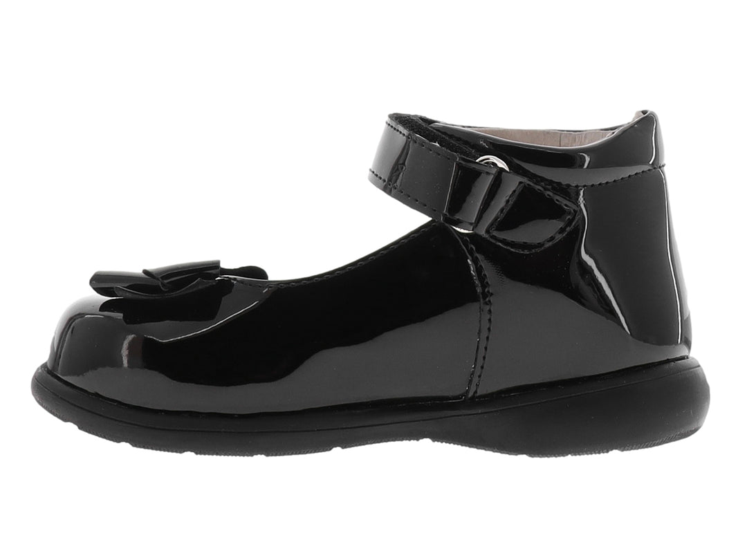 Zapato negro de charol para niña con moño decorativo y correa ajustable.