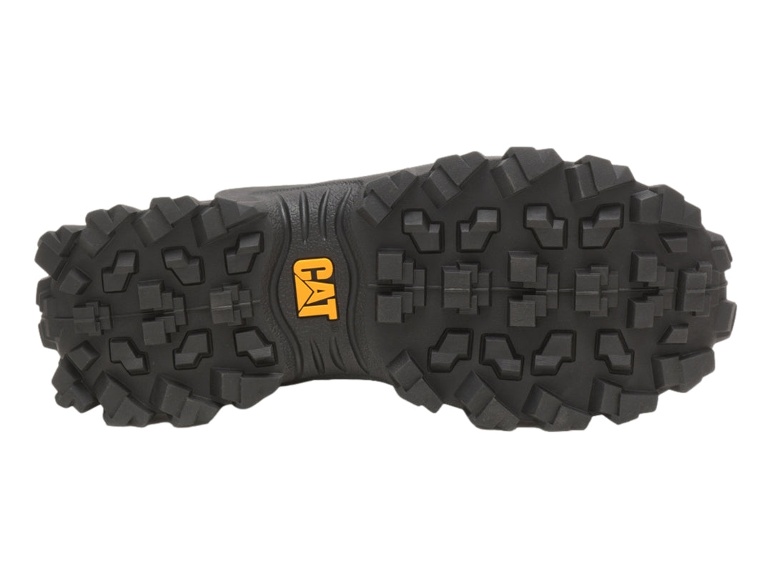 Tenis Caterpillar color blanco y negro con detalles en naranja y suela robusta.