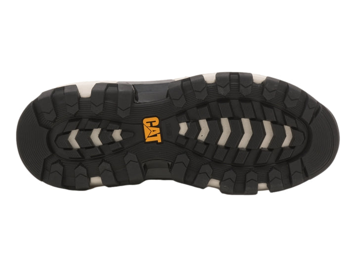 Zapato deportivo Caterpillar color negro con suela blanca y detalles en naranja.