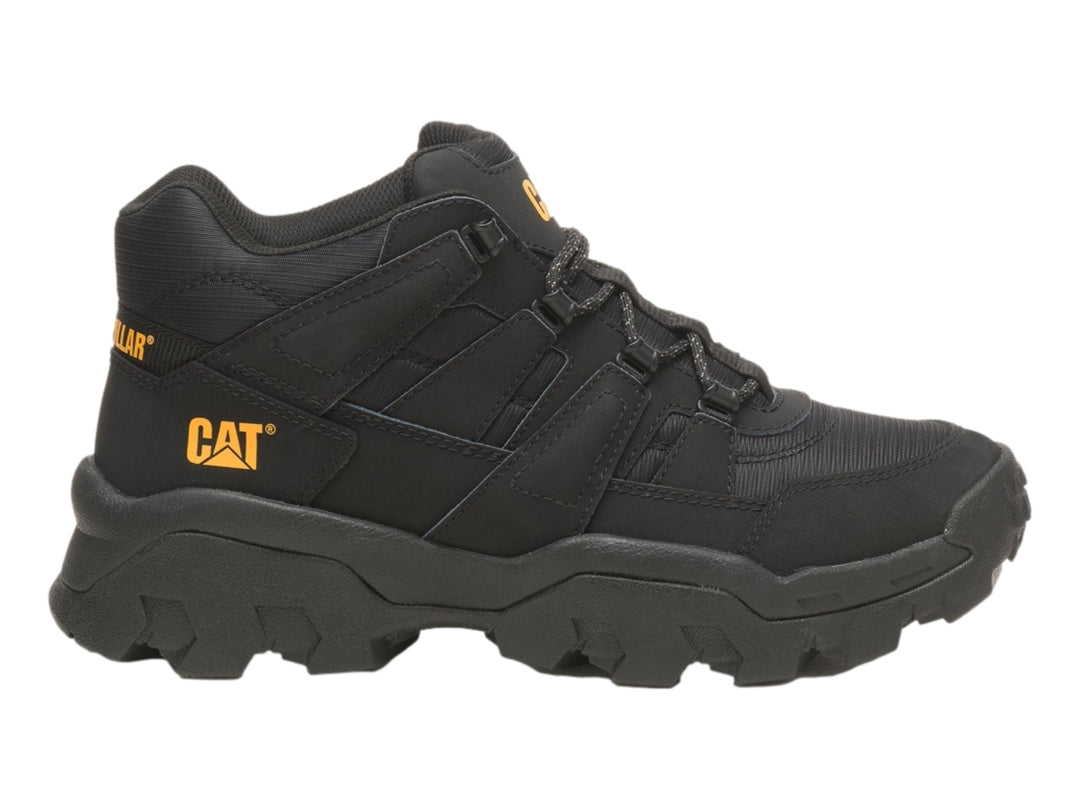 Bota de excursionismo Caterpillar color negro con suela robusta y logotipo CAT en amarillo.