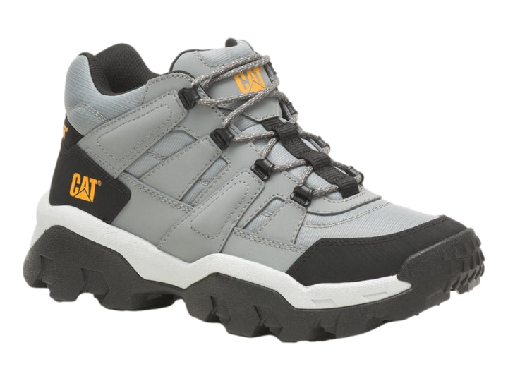 Zapato de excursionismo Caterpillar color gris y negro con suela robusta y cordones.