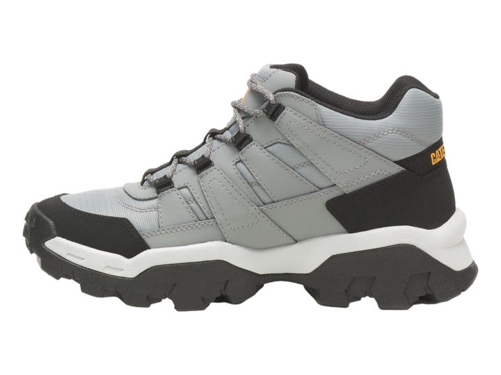 Zapato de excursionismo Caterpillar color gris y negro con suela robusta y cordones.