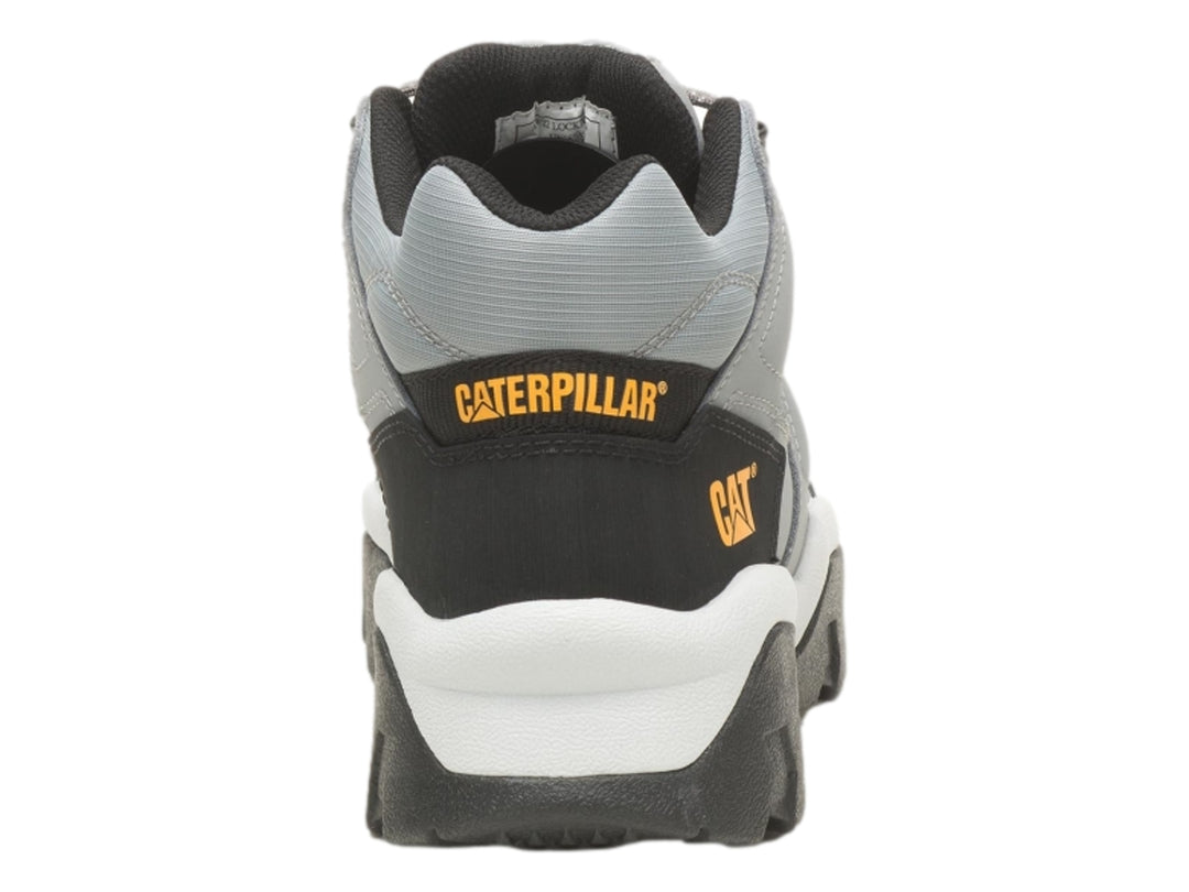 Zapato de excursionismo Caterpillar color gris y negro con suela robusta y cordones.