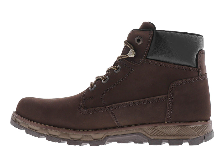Bota de cuero color marrón marca Caterpillar con suela gruesa y cordones, vista lateral sobre fondo blanco.