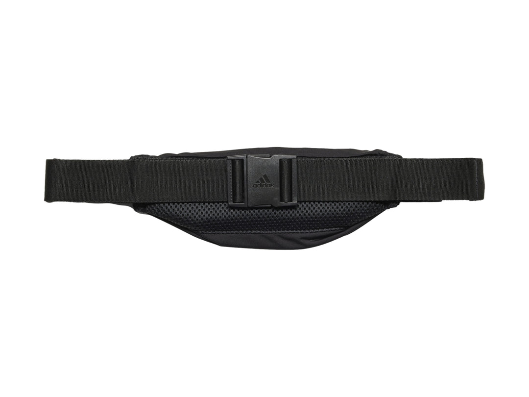 Cinturón deportivo Adidas color negro con detalles reflectantes en plata y cierre superior.