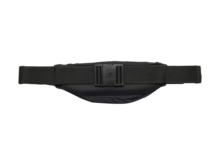 Cinturón deportivo Adidas color negro con detalles reflectantes en plata y cierre superior.