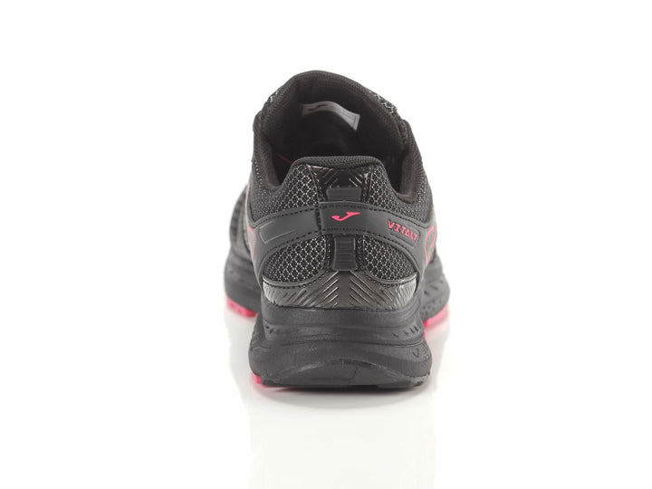Tenis deportivos Joma color negro con detalles en fucsia para mujer.