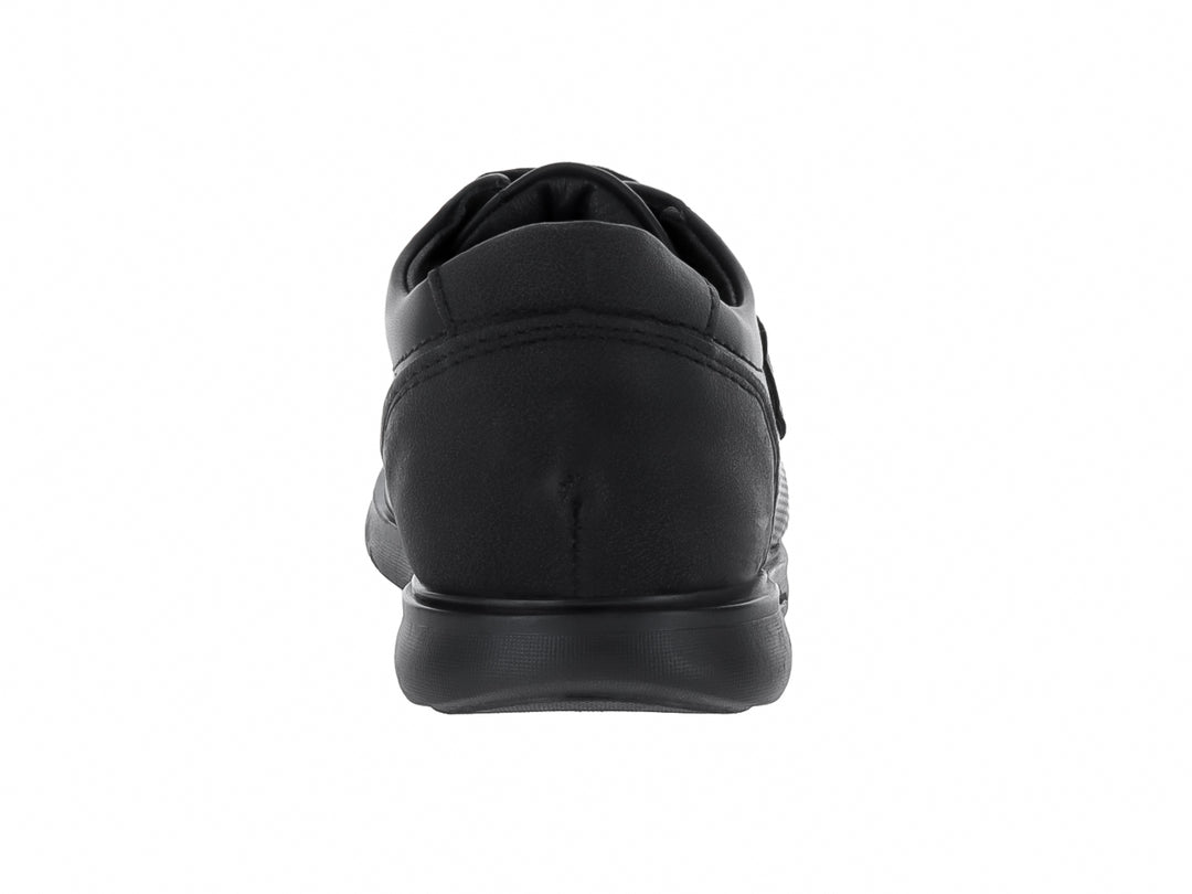 Zapato negro para niño con agujetas y suela plana, estilo escolar.