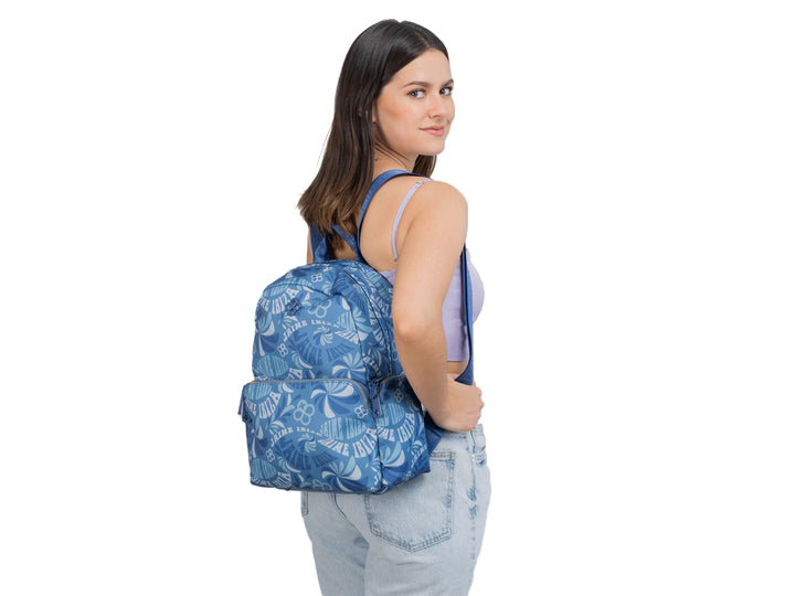 Mochila escolar azul con estampado floral y logotipos de la marca Jaime Ibiza.