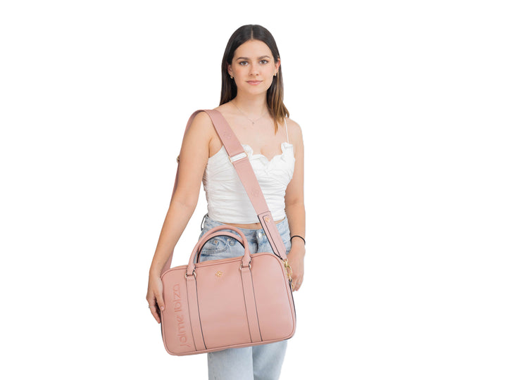 Bolso Jaime Ibiza color blush con asas superiores y detalles metálicos en dorado.