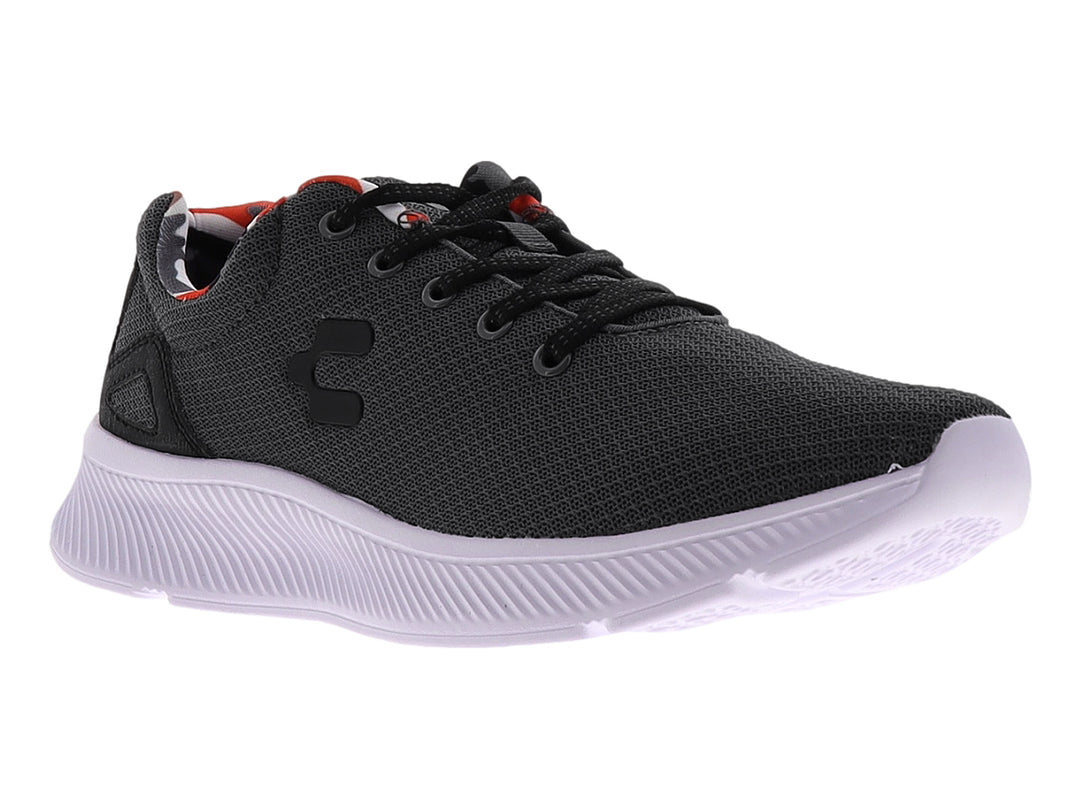 Tenis deportivos Charly color negro con suela blanca y detalles rojos en el interior.