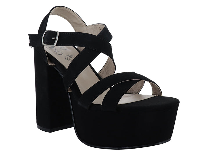 Sandalia de mujer color negro con plataforma alta, tacón grueso y correas cruzadas con hebilla.