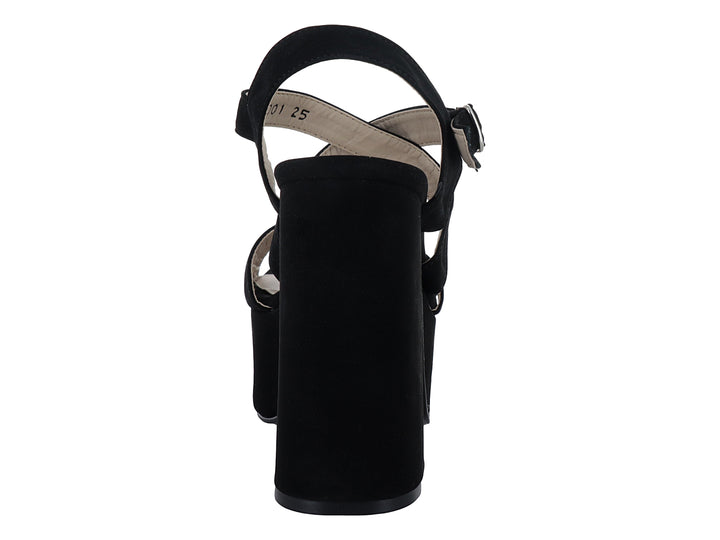 Sandalia de mujer color negro con plataforma alta, tacón grueso y correas cruzadas con hebilla.