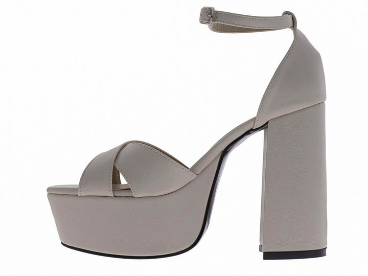Sandalia de plataforma color beige con tacón grueso y correa ajustable al tobillo para Mujer.