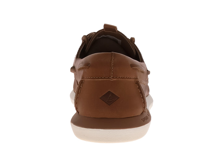 Zapato náutico Sperry de cuero color tan con suela blanca y costuras contrastantes.