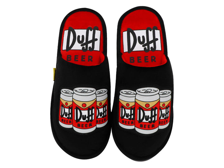 Par de pantuflas negras con estampado de latas de cerveza Duff en color rojo y blanco.