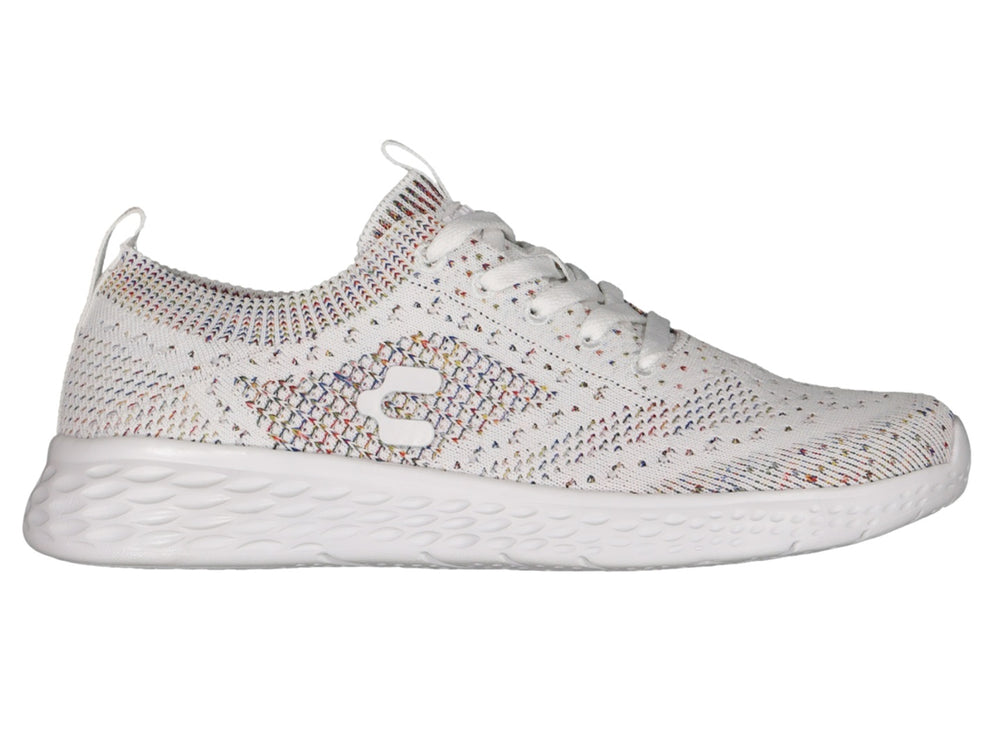 Tenis deportivos Charly blancos con tejido multicolor y suela blanca texturizada.