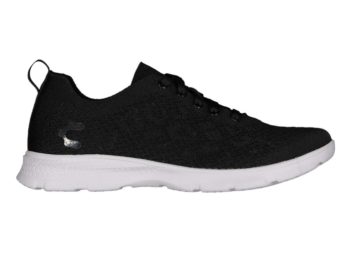 Tenis deportivos Charly de color negro con suela blanca y tejido transpirable.