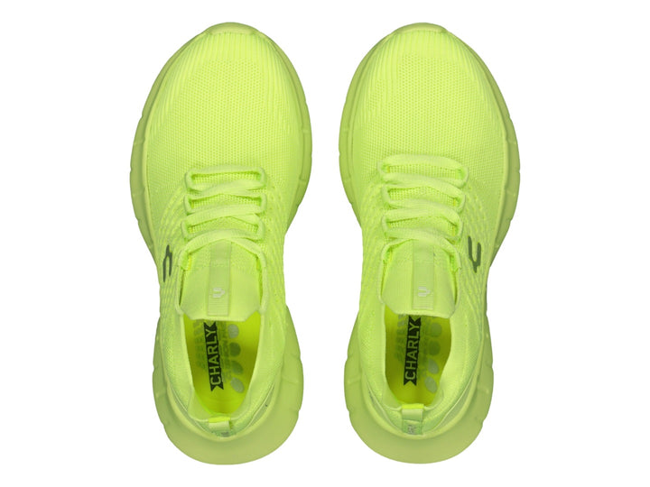 Tenis deportivos Charly de color amarillo lima con tejido transpirable y suela gruesa.