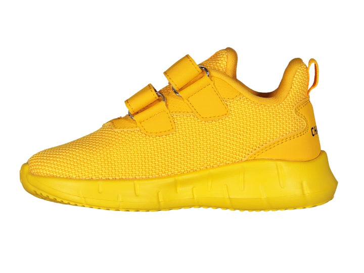 Tenis deportivos Charly para niño en color amarillo brillante con cierre de velcro y suela a juego.