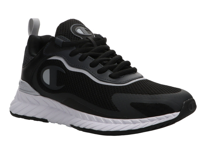 Tenis deportivos Champion color negro con suela blanca y detalles en gris.