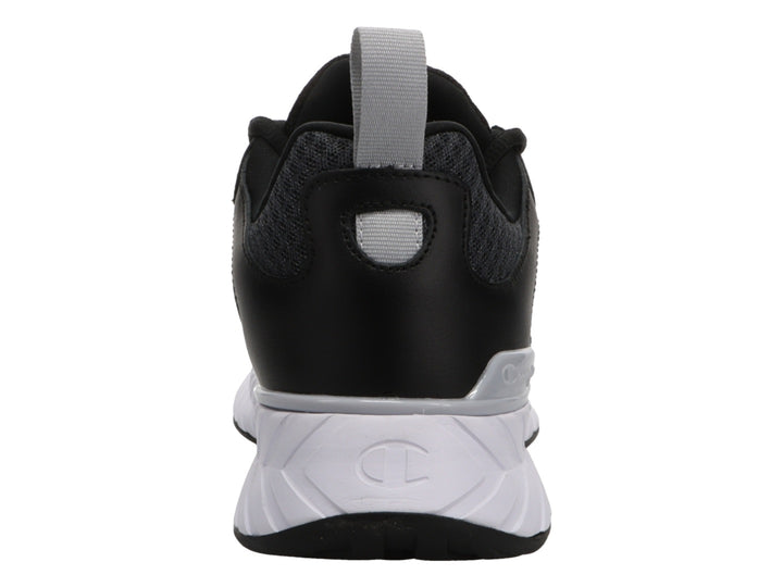Tenis deportivos Champion color negro con suela blanca y detalles en gris.