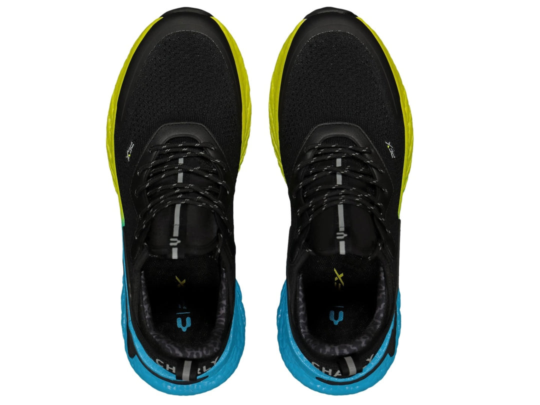 Tenis deportivos Charly color negro con suela en degradado de aqua a amarillo.