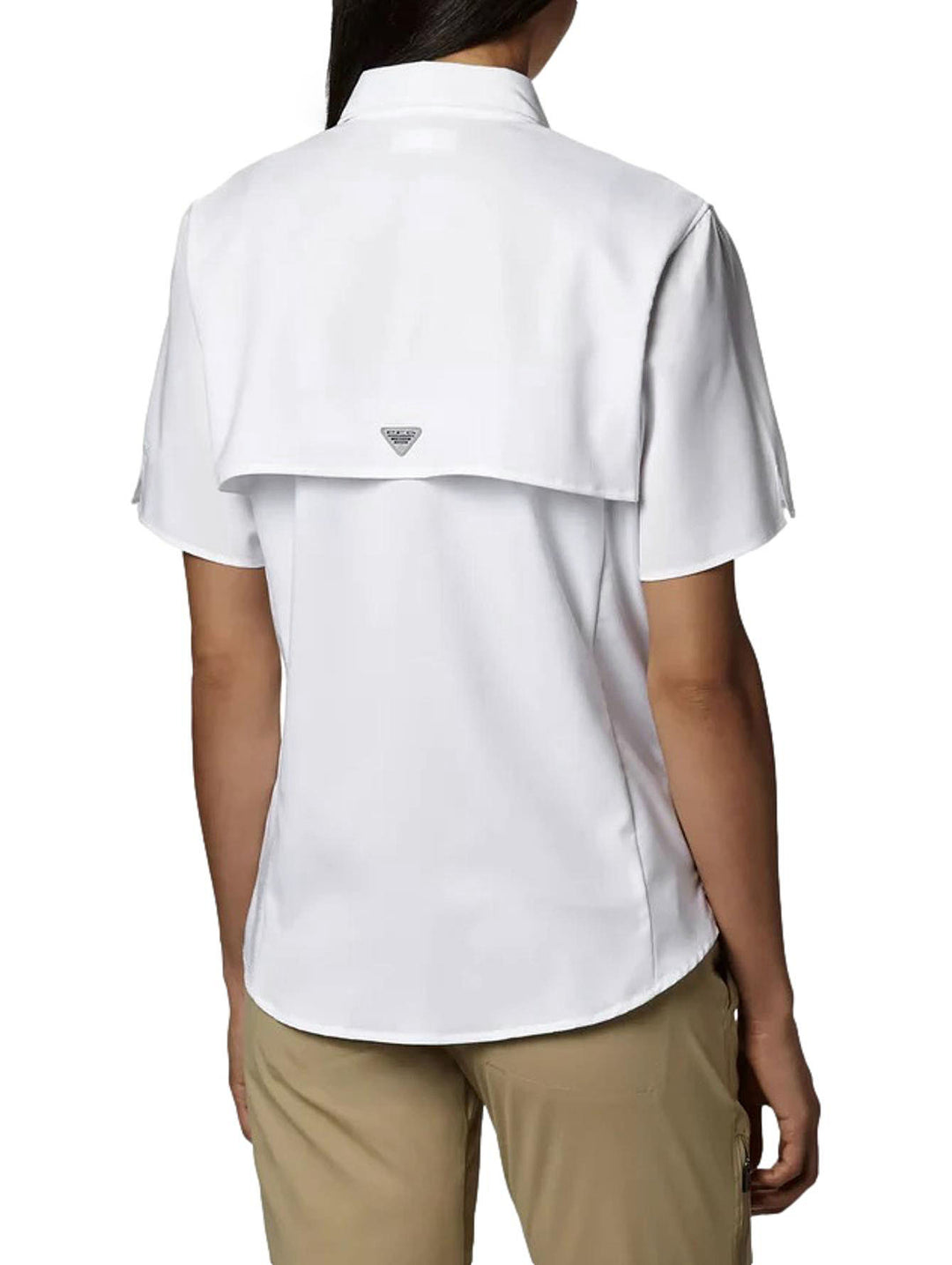 Vista posterior de camisa Columbia PFG Tamiami II de manga corta en color blanco para mujer.