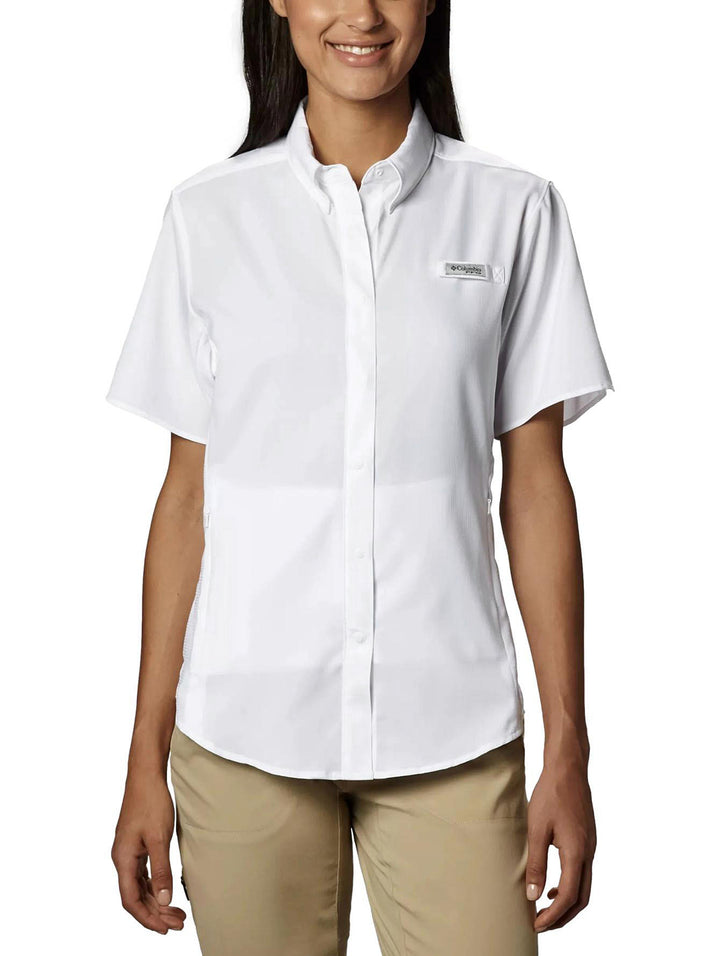 Vista posterior de camisa Columbia PFG Tamiami II de manga corta en color blanco para mujer.