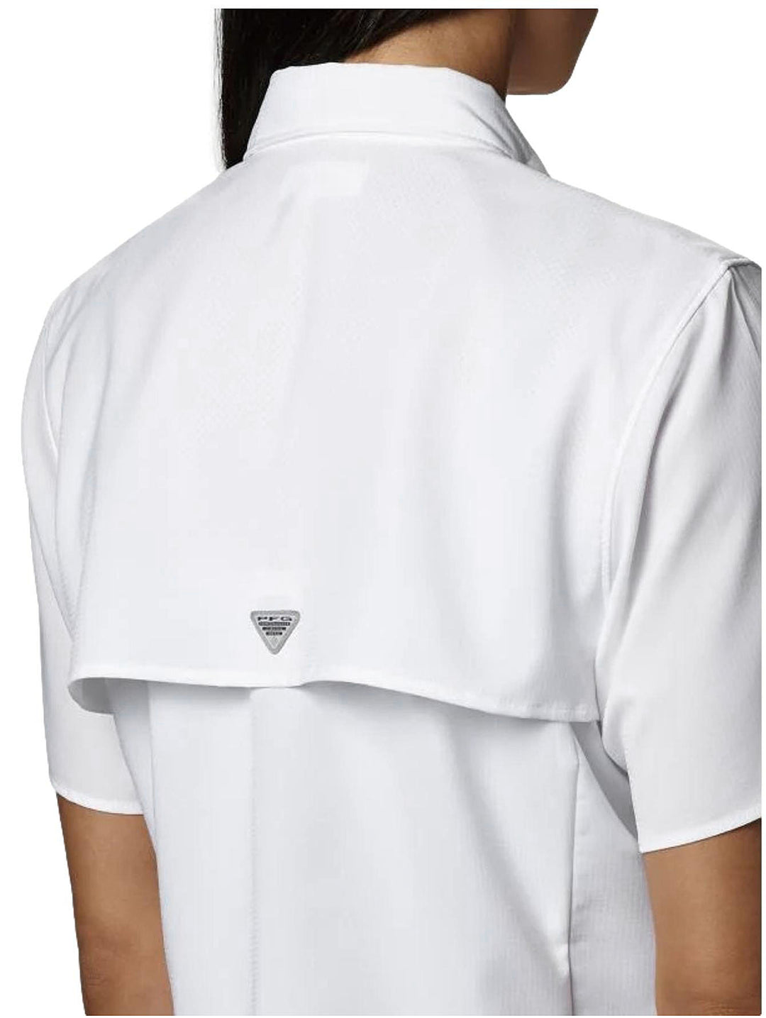 Vista posterior de camisa Columbia PFG Tamiami II de manga corta en color blanco para mujer.