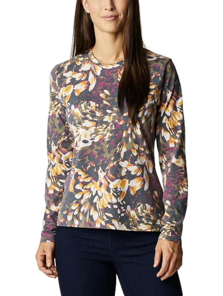 Camiseta Columbia de manga larga con estampado multicolor en tonos verdes, amarillos y morados.