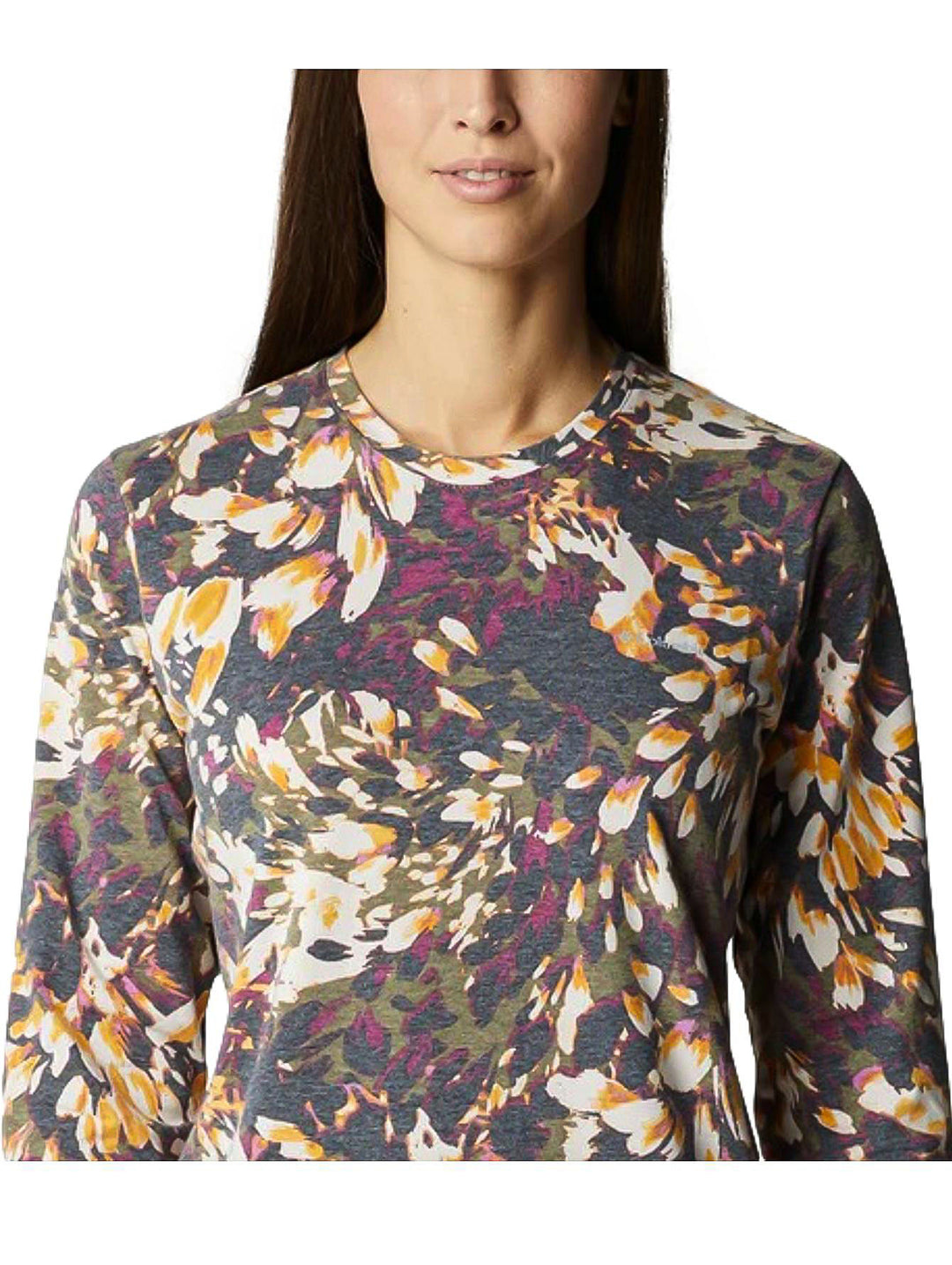 Camiseta Columbia de manga larga con estampado multicolor en tonos verdes, amarillos y morados.