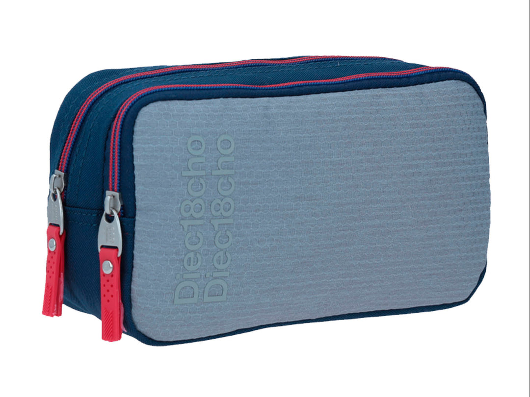 Lapicera Chenson de color gris con detalles en azul y rosa, forma rectangular y cierre superior.