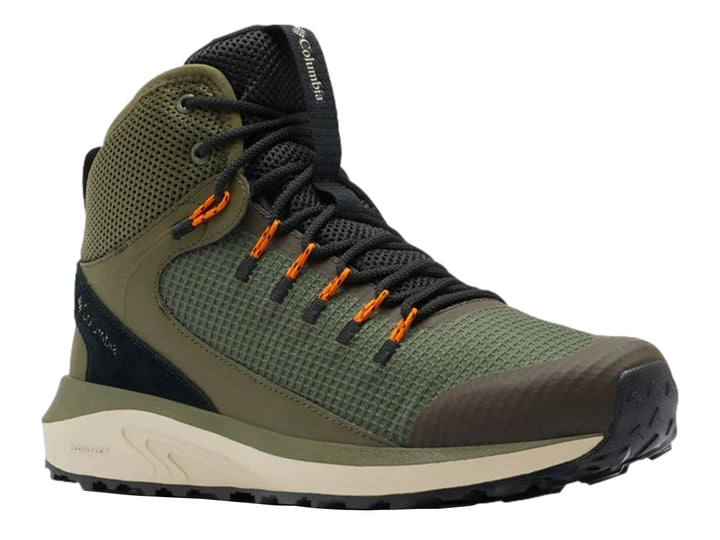 Bota de senderismo Columbia Trailstorm Mid color verde oliva con suela beige y detalles en negro.