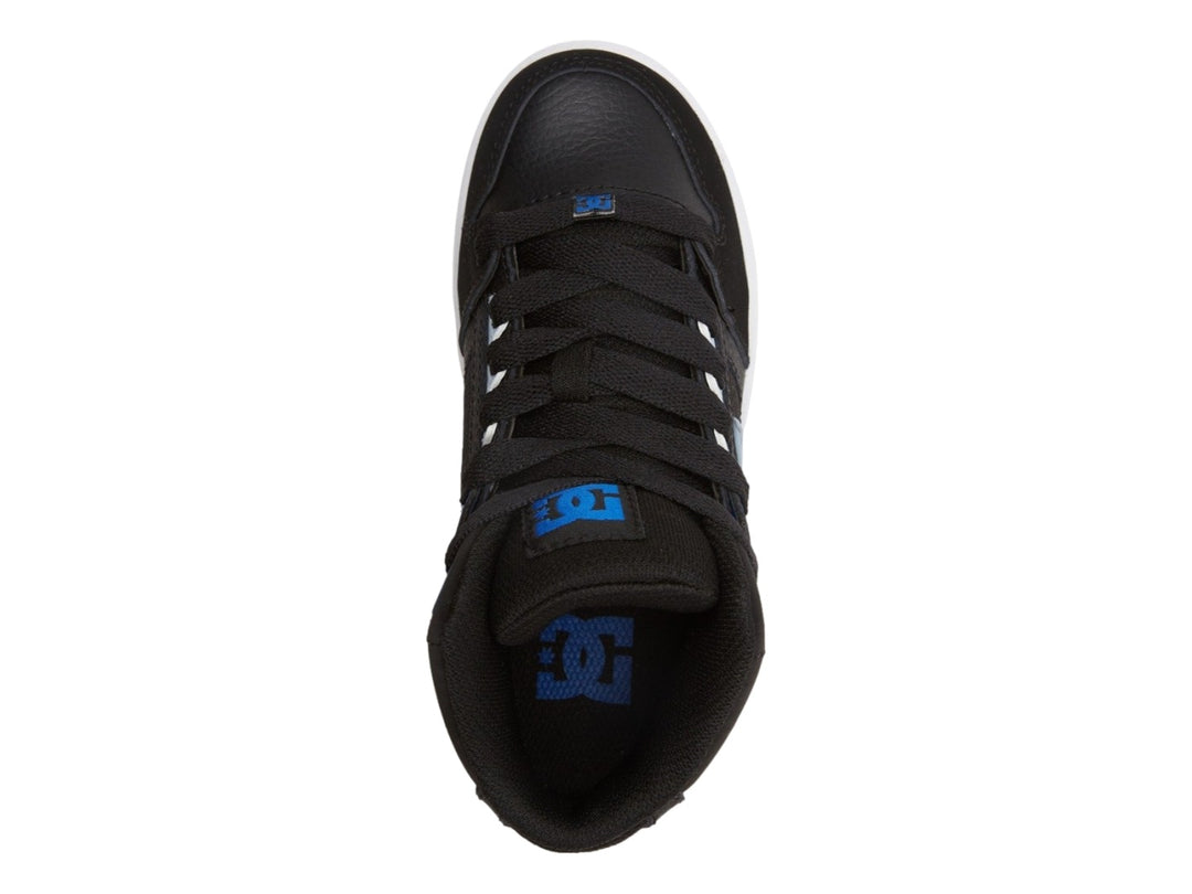 Tenis DC Shoes Pure Hi de bota alta en color negro con detalles en azul royal y suela blanca.