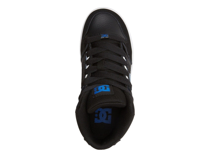 Tenis DC Shoes Pure Hi de bota alta en color negro con detalles en azul royal y suela blanca.