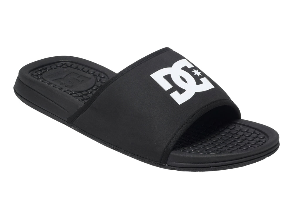 Sandalia tipo slider color negro con logotipo blanco de DC Shoes en la banda superior.