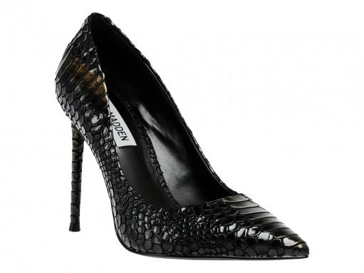 Zapato de tacón alto Steve Madden en color negro y bronce con textura de piel de cocodrilo y punta fina.