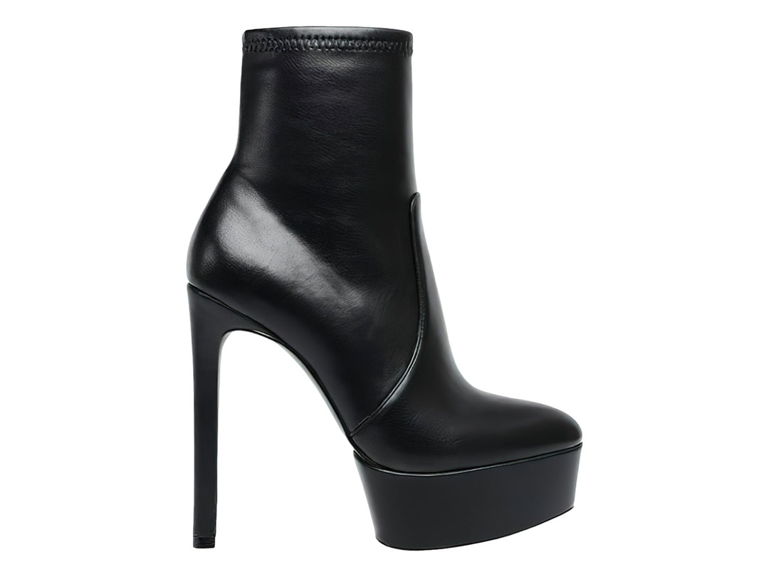 Botín negro de tacón alto y plataforma marca Steve Madden.